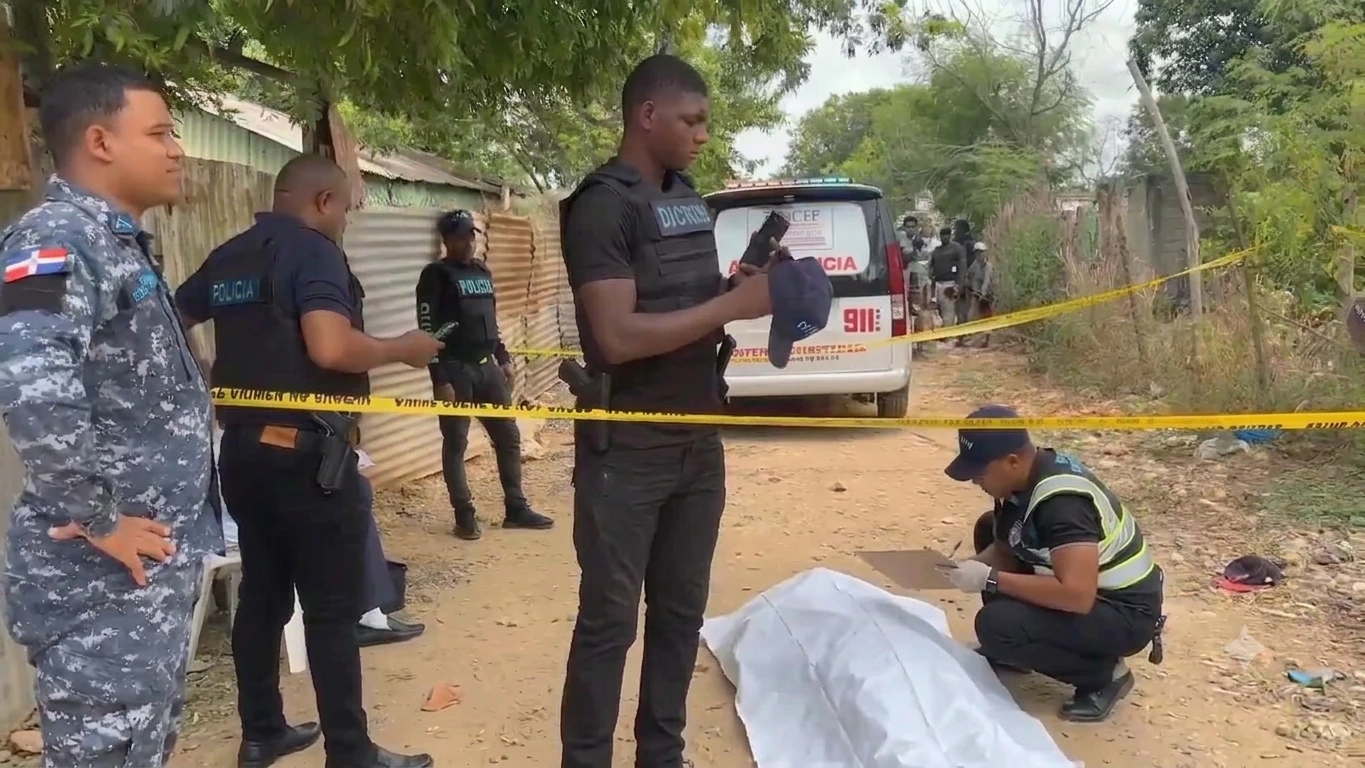 Escena del hombre en el suelo tras ser ultimado
