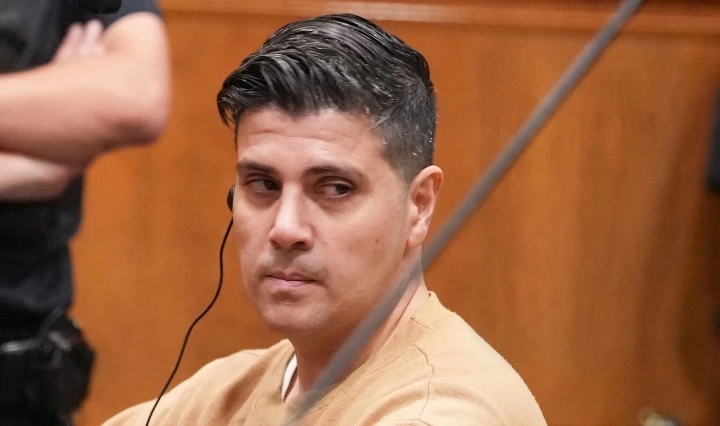 Felipe Hoyos-Foronda aparece en la fotografía durante su audiencia de sentencia el jueves 30 de julio de 2026 en Queens, Nueva York. María Paz Peñaloza Cabrera falleció tras una fallida cirugía de aumento de glúteos realizada por Hoyos-Foronda. (Barry Williams/ New York Daily News)