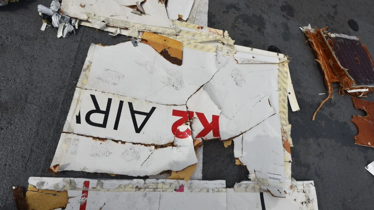Los organismos de busqueda tras 12 horas de operaciones de búsqueda y rescate en alta mar, han localizado e identificado con éxito los restos del avión de carga B737 de K2 Airways, que fue declarado desaparecido anoche. Los restos se recuperaron a 53 millas náuticas al sur de ORMARA.