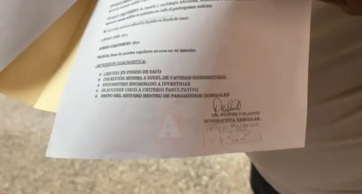 Firma del doctor en un documento