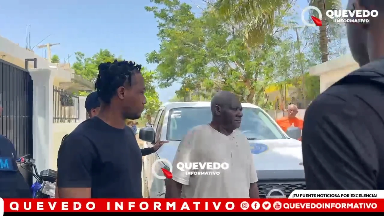 Padre e hijo detenidos por el acto