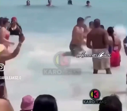 Momento en que multitud arremeten contra el tipo por lo sucedido