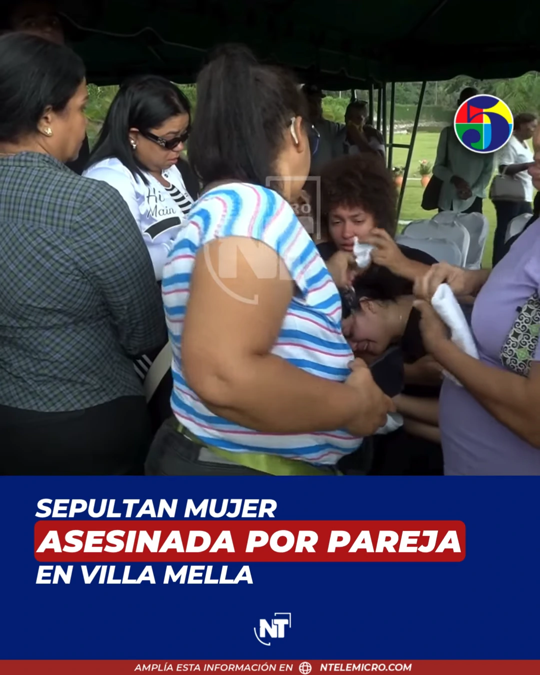 Familiares llorando visiblemente afectados por la perdida de la dama