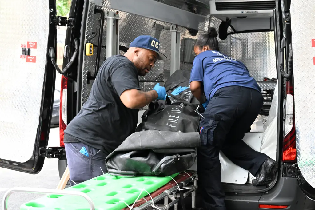 Según las fuentes, el adolescente y un amigo estaban jugando con un artefacto de fuego corto cuando esta se accionó.