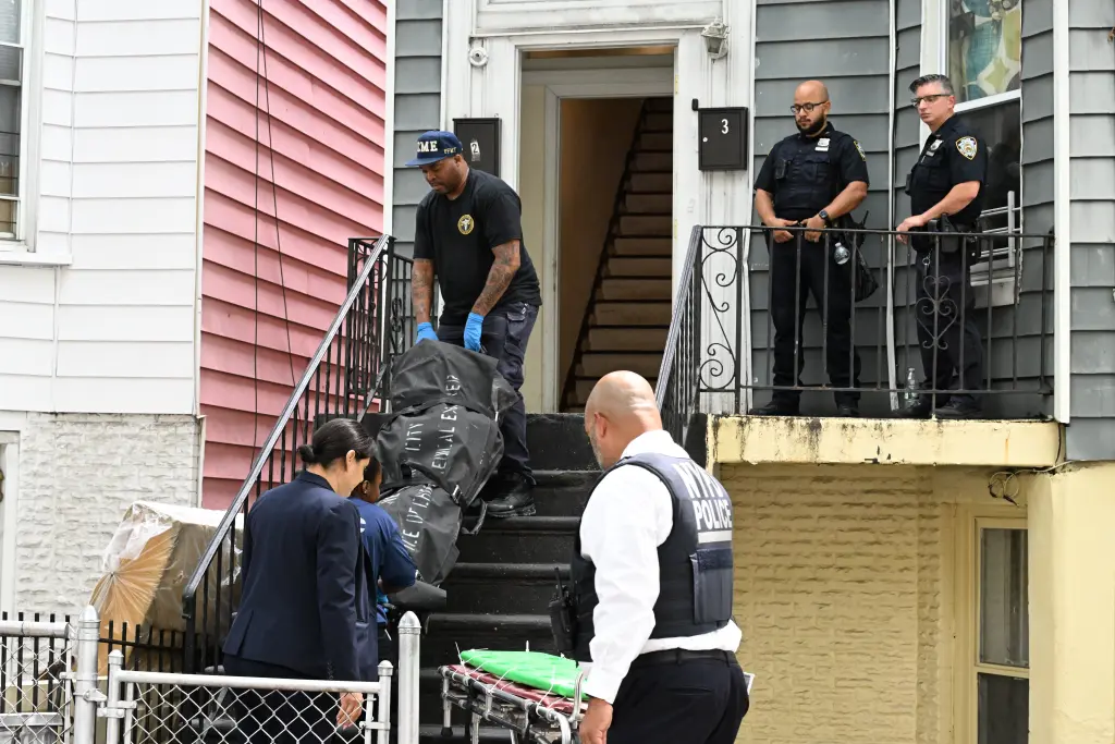 John Nunez, de 16 años, dejó de existir tras recibir un proyectil en la cabeza alrededor de las 5:10 de la mañana del lunes dentro de una casa en Prospect Avenue, cerca de East 169th Street en Morrisania, según informó la policía.