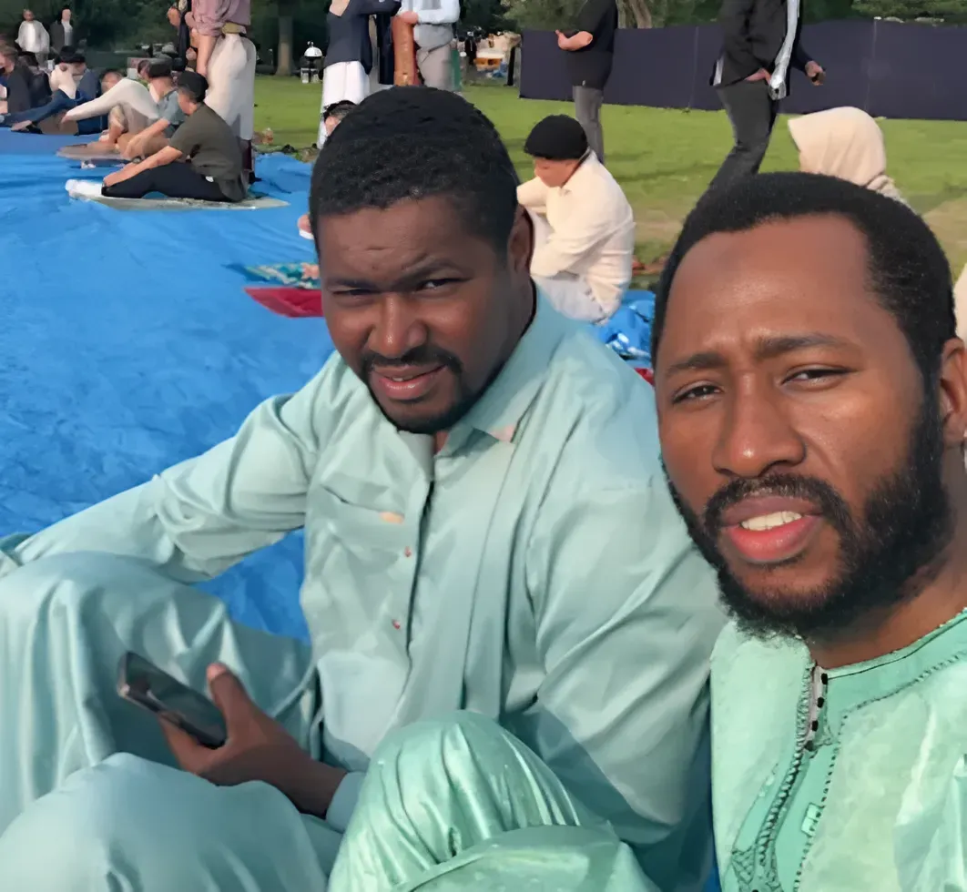 Mamadou Diallo y su amigo
