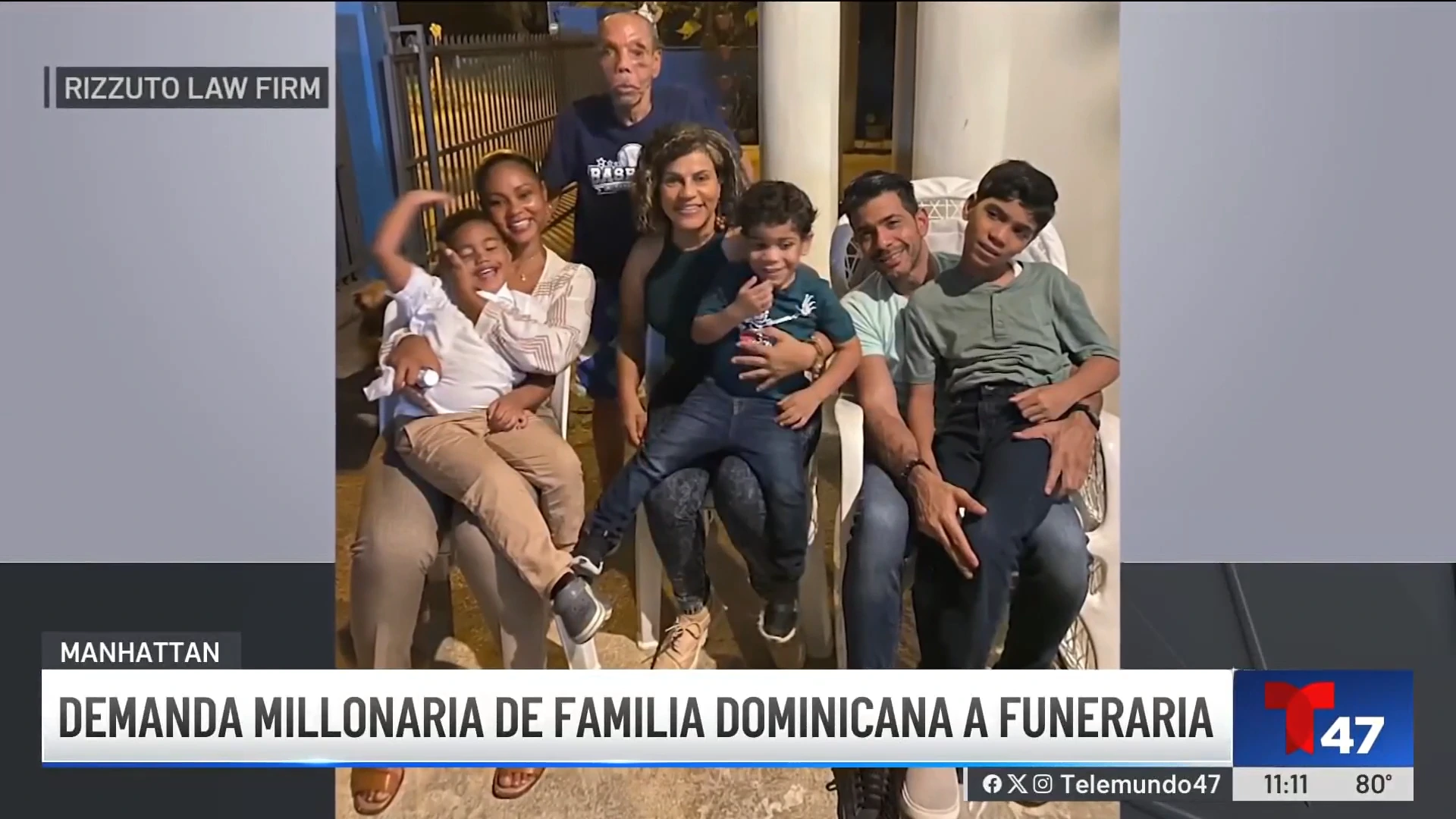Victima junto a su familia.