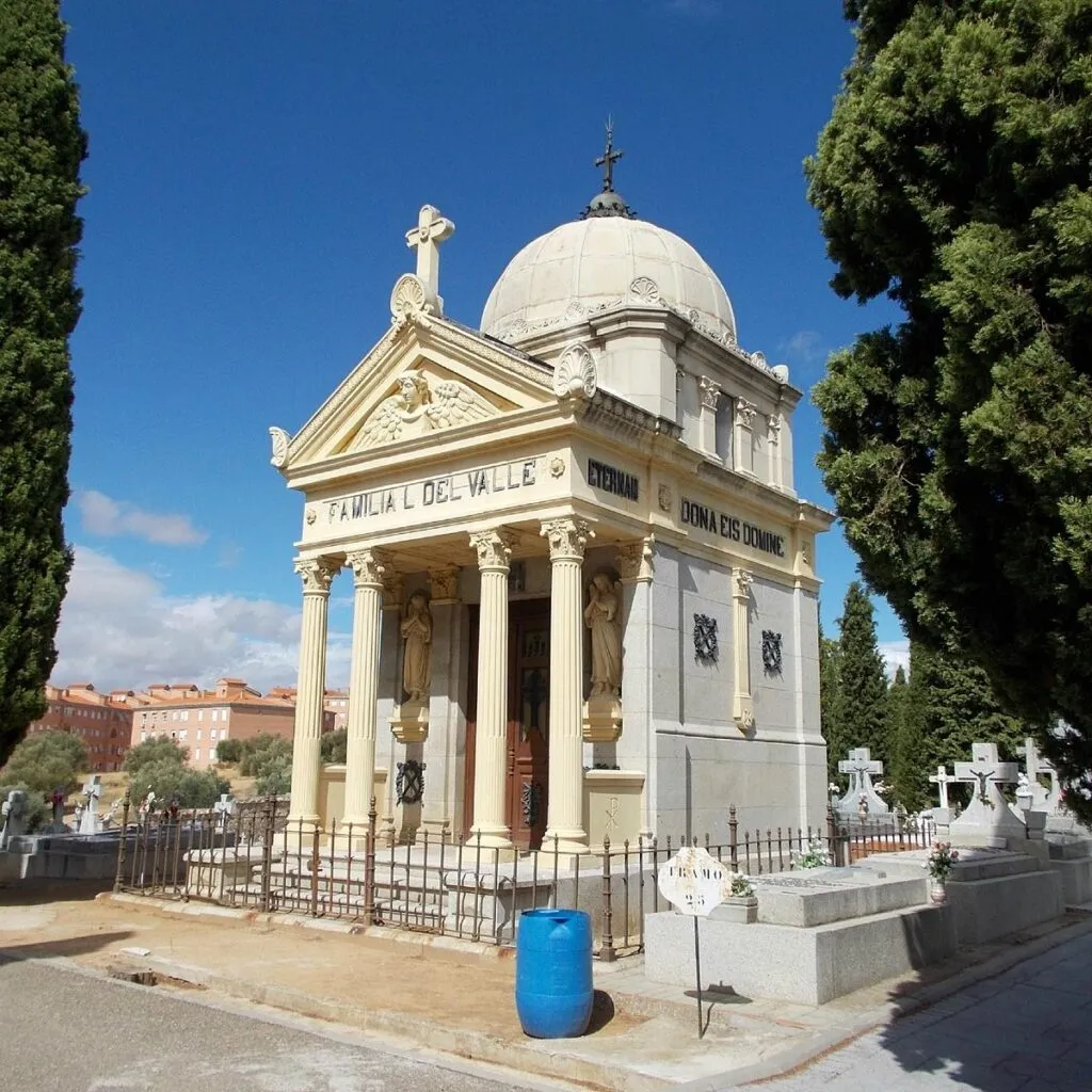 Panteón en un cementerio.