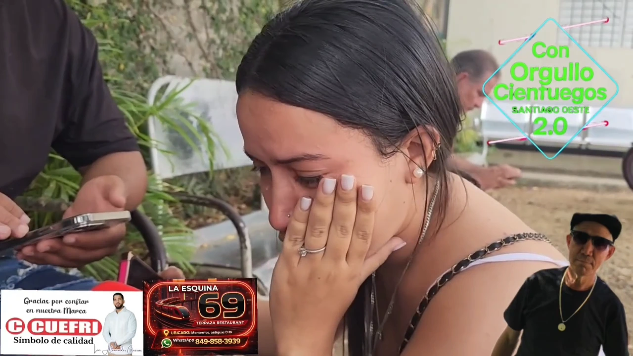 Su hija visiblemente afectada