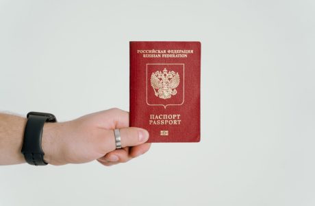 Pasaporte preparado para una cita consular