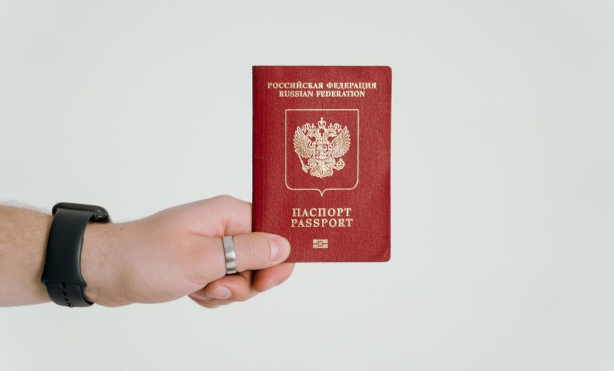 Pasaporte preparado para una cita consular