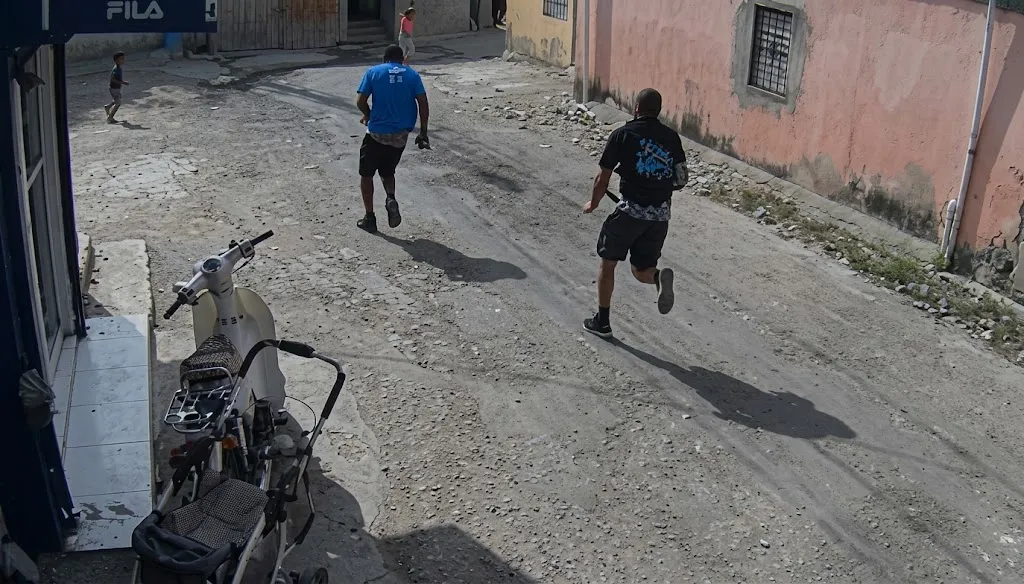 Videos muestra cómo niños y adultos huían durante en Boca Chica donde perdió la vida Diddy Glow