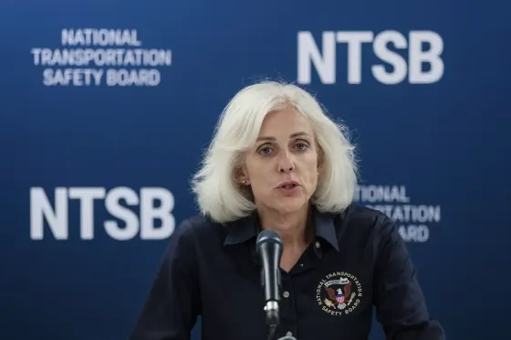 Jennifer Homendy, presidenta de la Junta Nacional de Seguridad del Transporte, ofreció una rueda de prensa el lunes en el Aeropuerto Internacional de Miami sobre la investigación del accidente del avión de carga de Amazon.