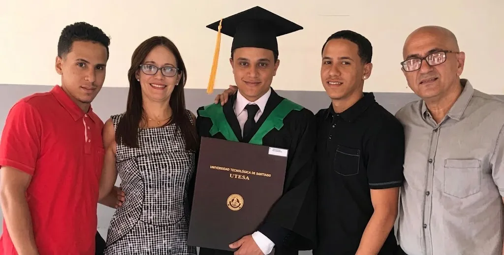 Diácono y su familia