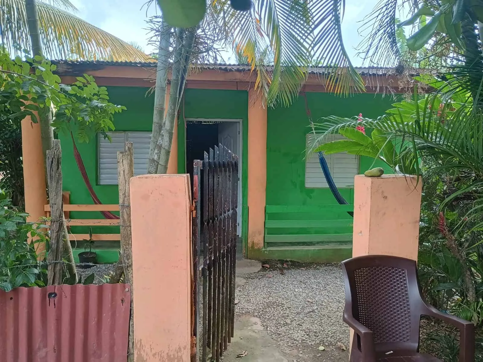 Vivienda familiar de Juan Carlos Ávila Espaillat en Anamuyita, Higüey. (DIARIO LIBRE/PATRICIA HEREDIA)