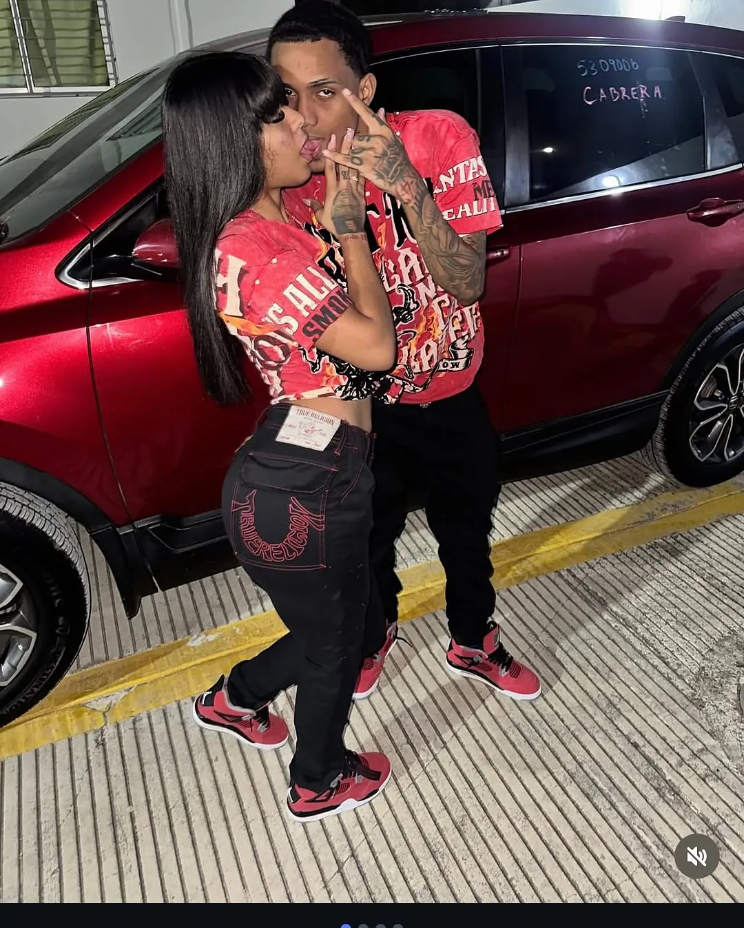La Ployi y Michael Peluche
