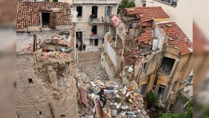 Investigan derrumbe de edificio turístico en Atenas