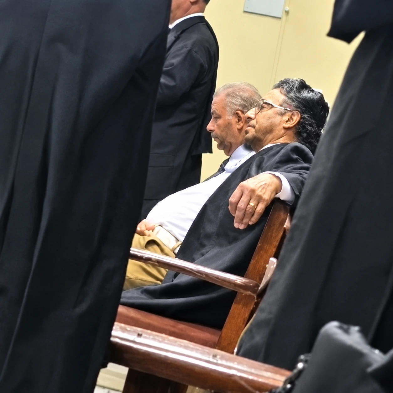 Iván Ysmael Arias Espinosa en el tribunal esperando la medida