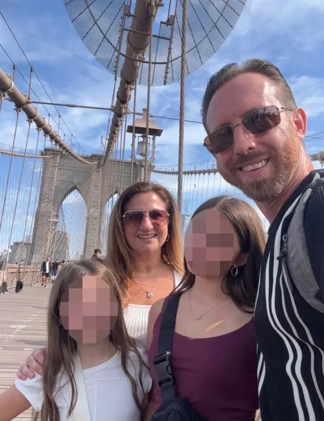 Richie O'Brien, de 41 años, en una foto sin fecha con su familia.