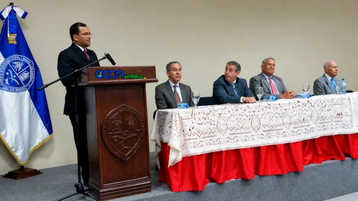 El magistrado Franny Manuel González Castillo cuando puso a circular libro sobre el Tribunal Constitucional.