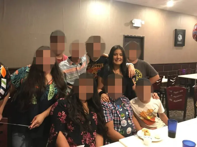 Cisneros fotografiada con sus sobrinos y sobrinas en 2018.