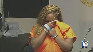 Madre enfrenta cargos tras viaje en crucero desde Miami