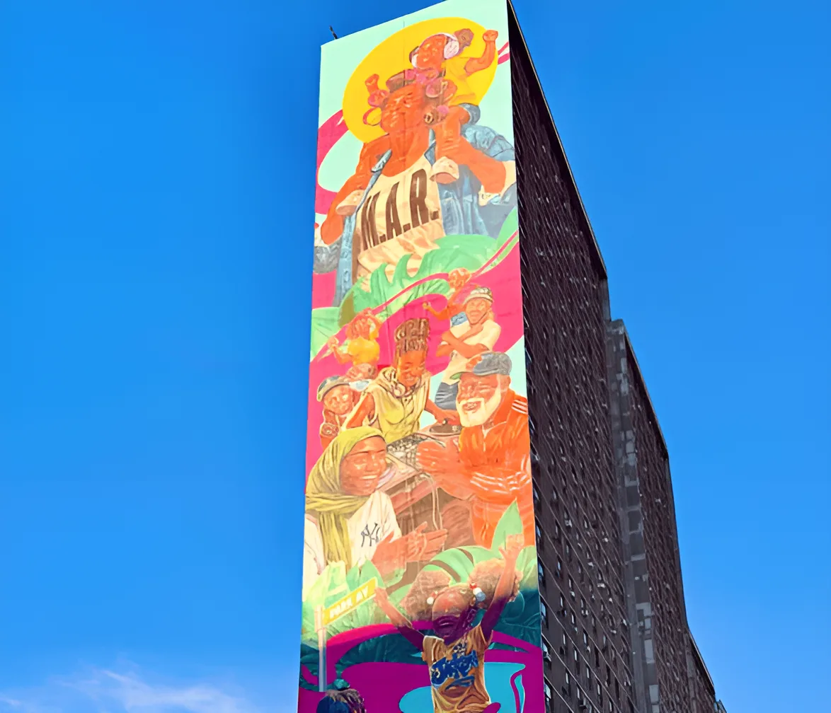 El mural de 260 pies, pintado por el artista dominicano Néstor Omar García, titulado Un MAR de Gente / From Every Shore. (TOMADA DEL INSTAGRAM DE ANGURRIA)