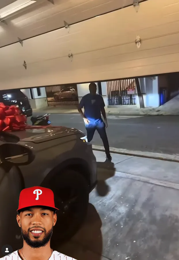 Entrenador llegando y siendo sorprendido