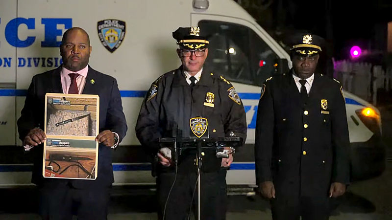 El jefe de patrulla del Departamento de Policía de Nueva York, Philip Rivera, confirmó que cuatro personas —una mujer y tres hombres— sufrieron heridas de un objeto cortante en la trifulca.Departamento de Policía de Nueva York