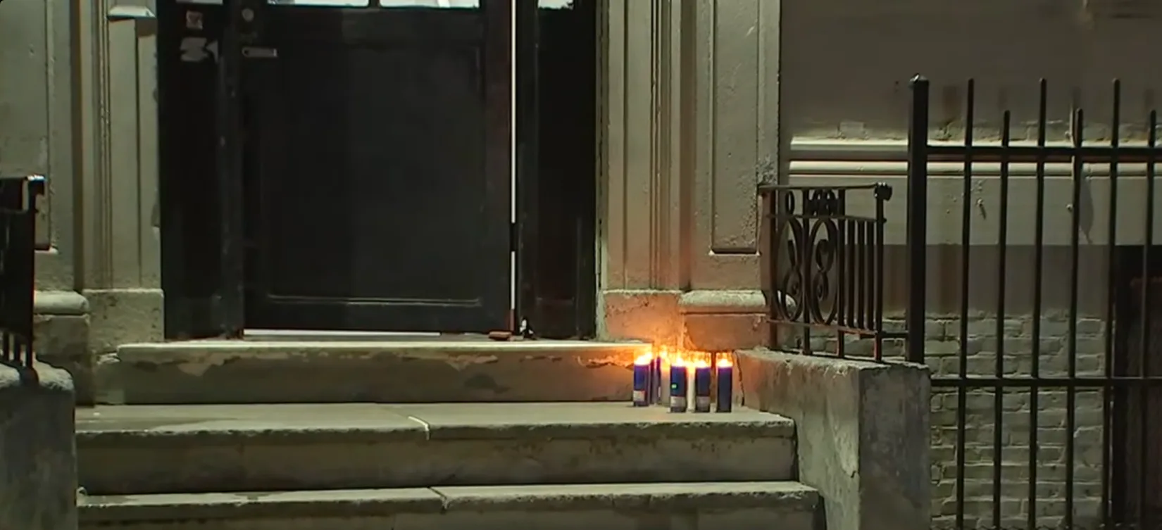 Memorial con velas que hicieron a la victima