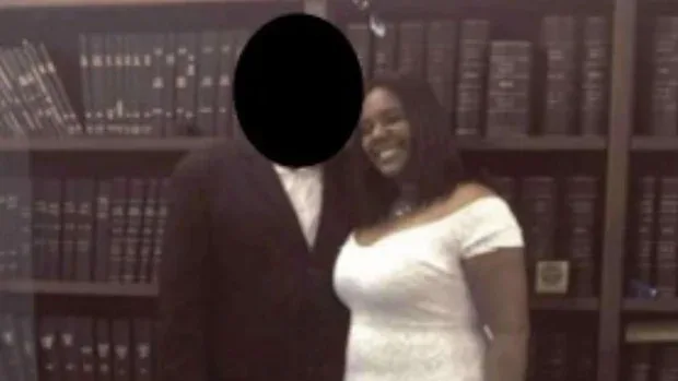 Una foto de Jessica Tavares y un hombre que supuestamente pagó por un matrimonio fraudulento para obtener la ciudadanía.
