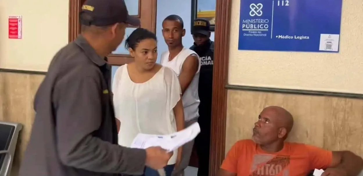 Yokeiry Coronado De La Cruz y su pareja, Jeider Montero Medina, quienes fueron condenados por el maltrato y pérdida de la niña Emailing Coronado en agosto de 2025. (DIARIO LIBRE/ARCHIVO)