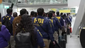 Chile expulsa a 11 dominicanos en vuelo