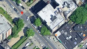 Policía de Nueva York investiga incidente con mujer en Queens